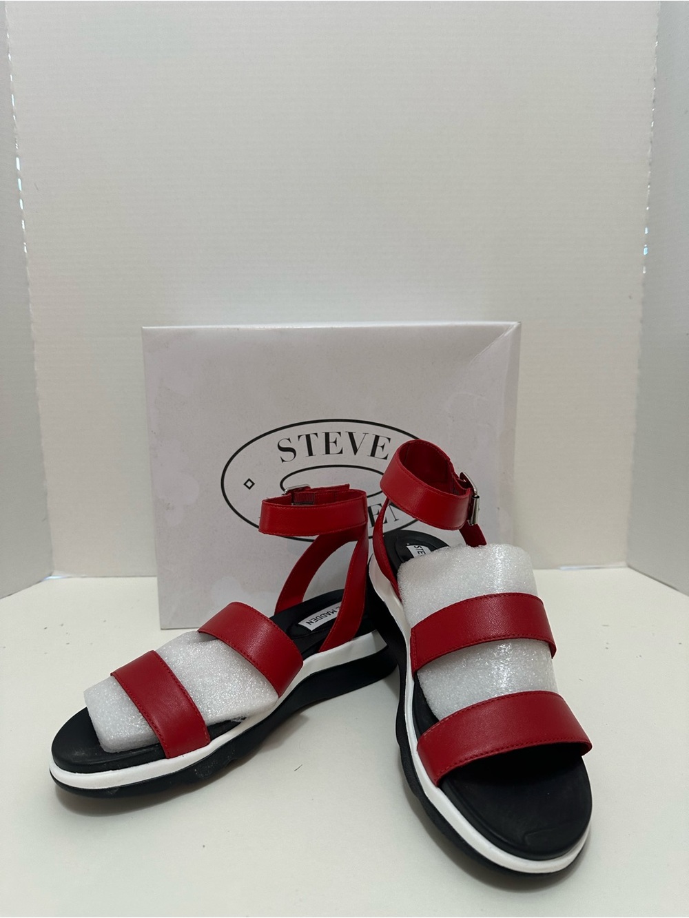 Steve Madden NWT Strappy Red Sandals-Black Soles with White Stripe! Size 7.5